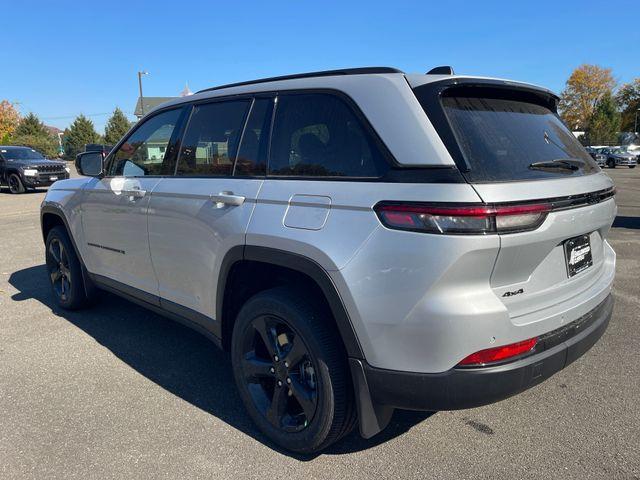 new 2025 Jeep Grand Cherokee car, priced at $45,050