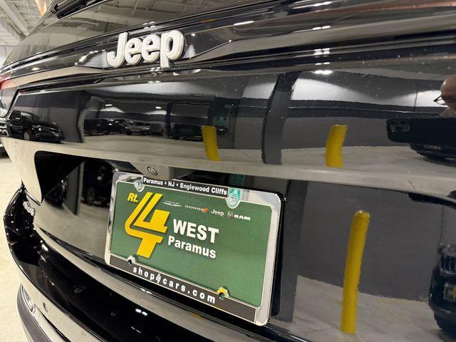 new 2025 Jeep Grand Cherokee car, priced at $43,381