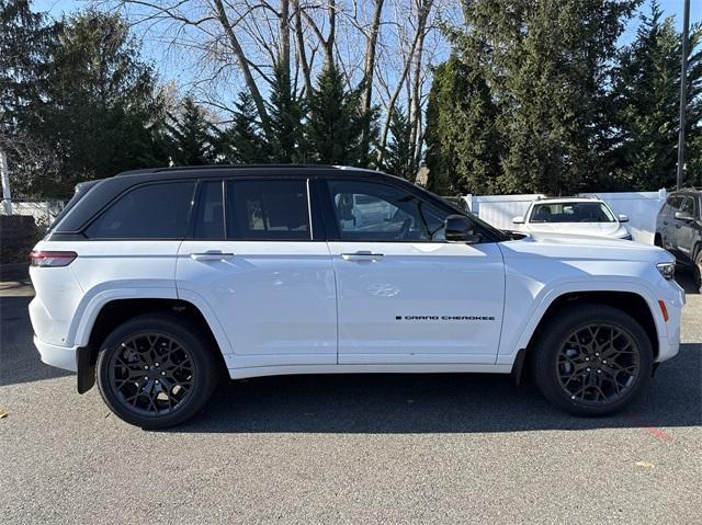 new 2025 Jeep Grand Cherokee car, priced at $68,555