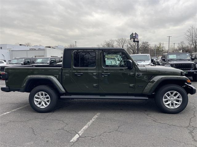 new 2023 Jeep Gladiator car, priced at $47,525