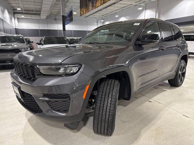 new 2025 Jeep Grand Cherokee car, priced at $41,928