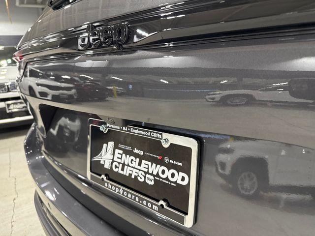 new 2025 Jeep Grand Cherokee car, priced at $41,928