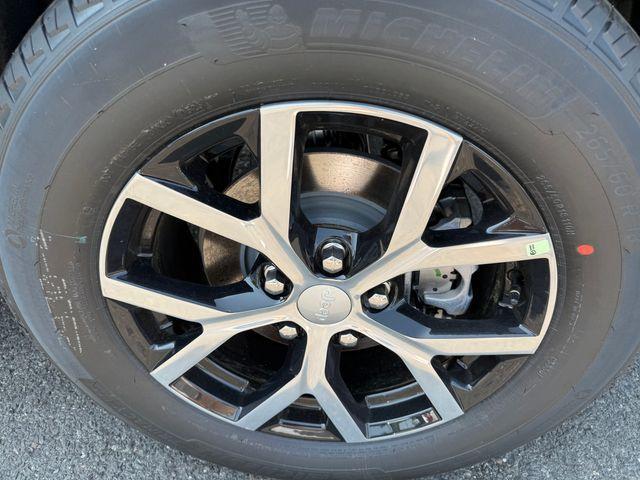 new 2025 Jeep Grand Cherokee car, priced at $45,870