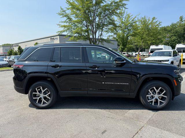 new 2025 Jeep Grand Cherokee car, priced at $45,870