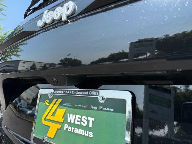 new 2025 Jeep Grand Cherokee car, priced at $45,870