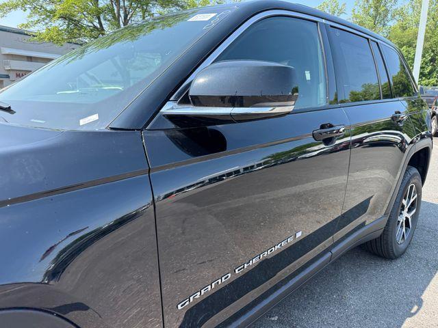 new 2025 Jeep Grand Cherokee car, priced at $45,870