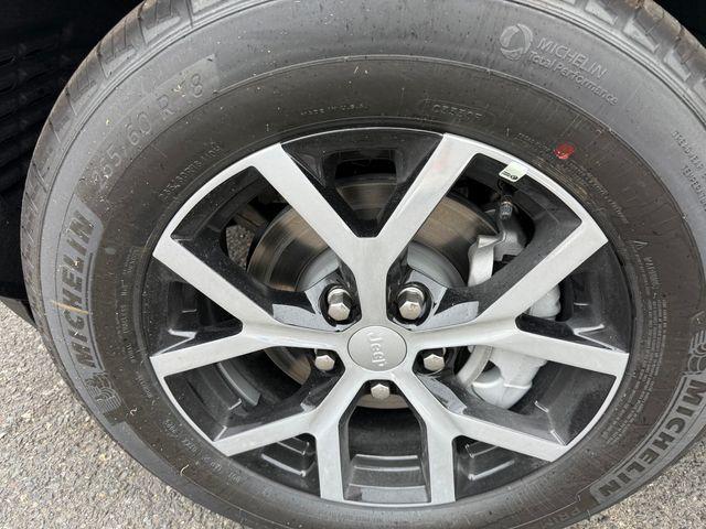 new 2025 Jeep Grand Cherokee car, priced at $41,571