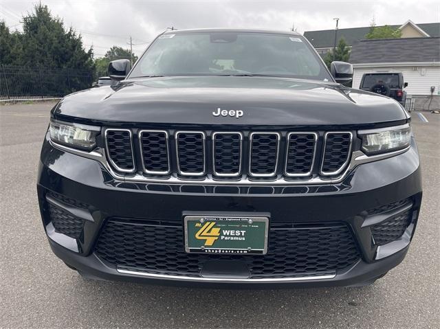 new 2024 Jeep Grand Cherokee car, priced at $37,961