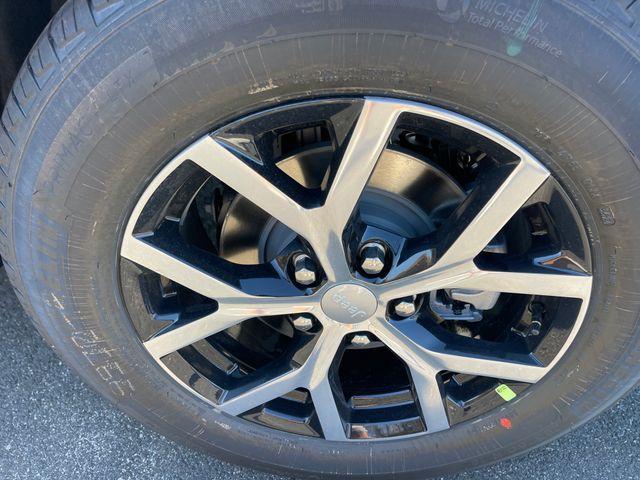 new 2025 Jeep Grand Cherokee car, priced at $46,665