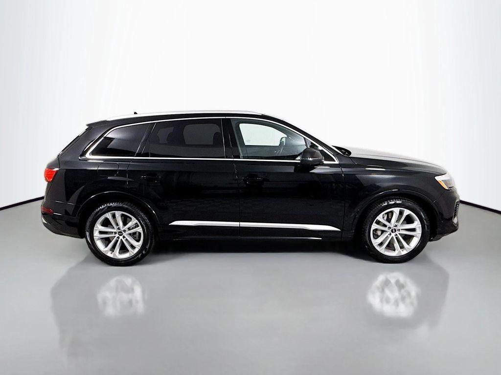 used 2025 Audi Q7 car, priced at $59,987