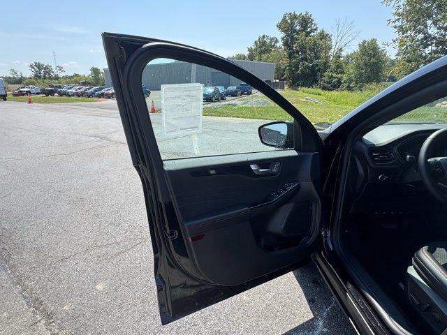 new 2025 Ford Escape car, priced at $30,100