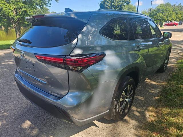 used 2020 Toyota Highlander car, priced at $27,988