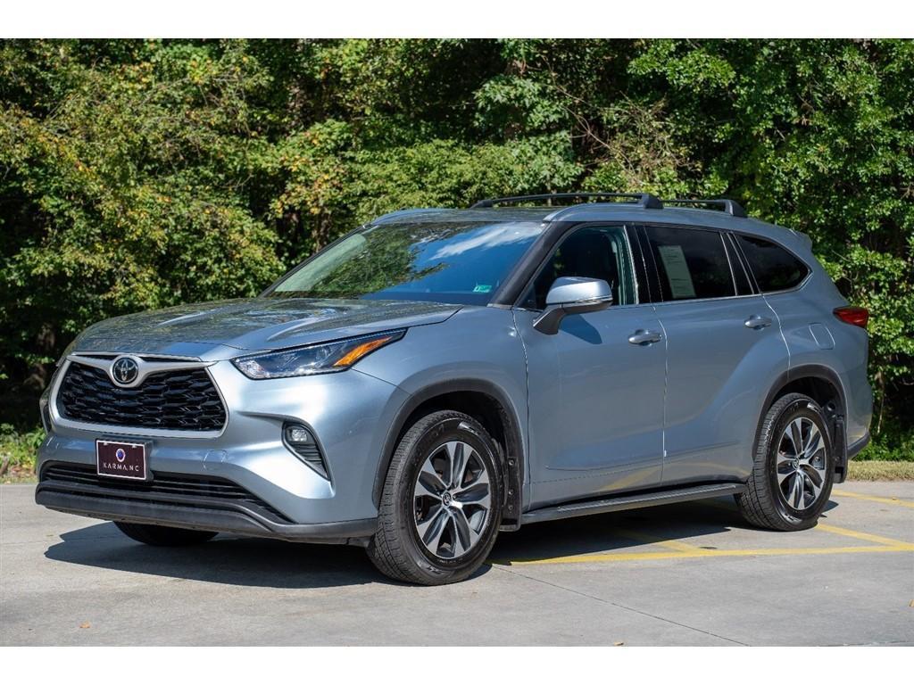 used 2021 Toyota Highlander car, priced at $34,995