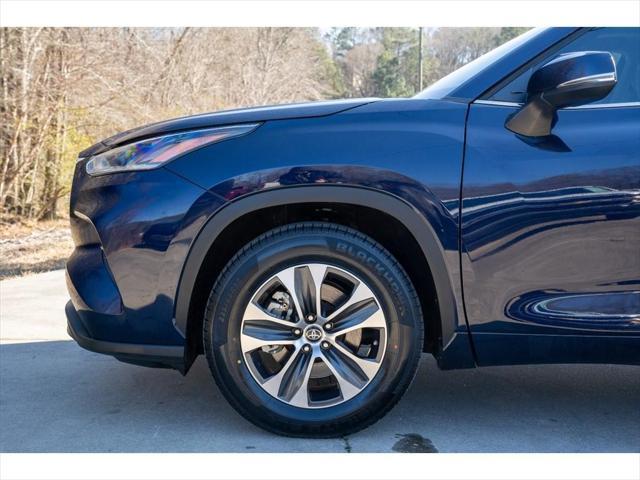 used 2021 Toyota Highlander car, priced at $34,995