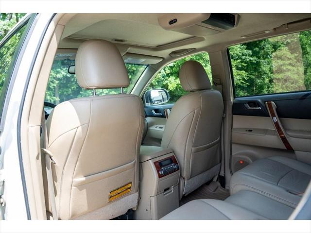 used 2013 Toyota Highlander car, priced at $13,995