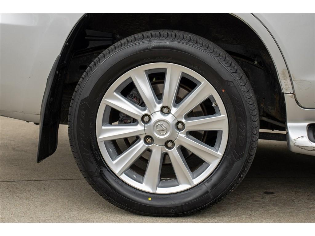 used 2009 Lexus LX 570 car, priced at $15,995