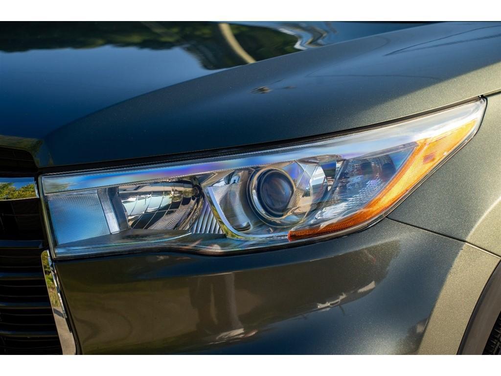 used 2016 Toyota Highlander car, priced at $18,995