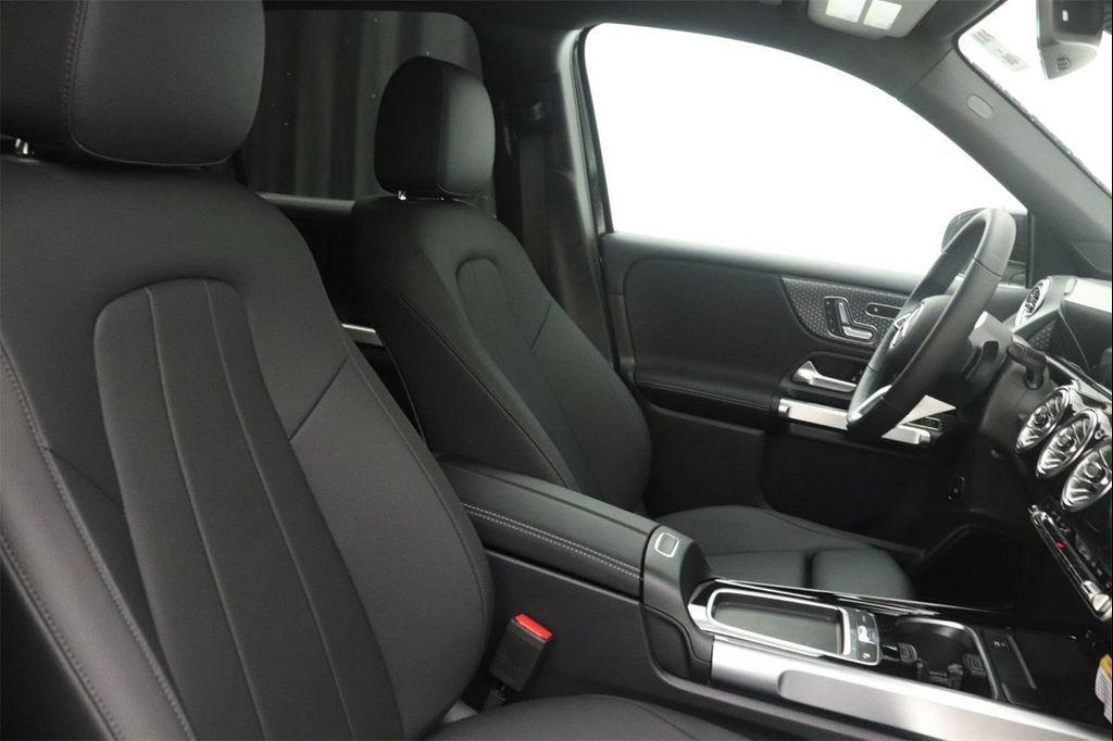 new 2025 Mercedes-Benz GLB 250 car, priced at $48,645