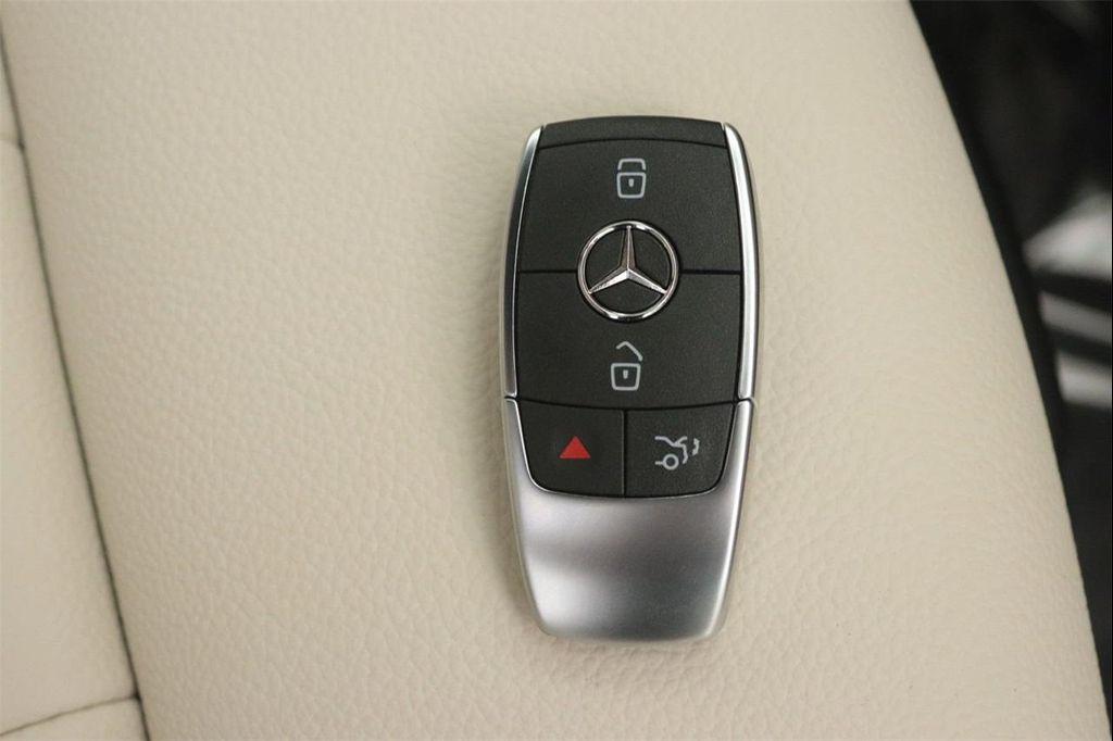 new 2025 Mercedes-Benz GLB 250 car, priced at $48,645