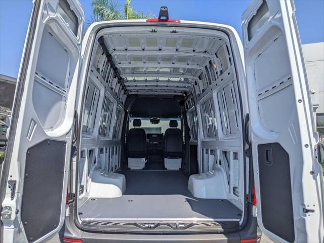 new 2024 Mercedes-Benz Sprinter 3500 car, priced at $70,172