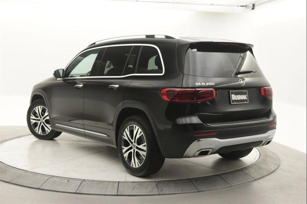 new 2025 Mercedes-Benz GLB 250 car, priced at $48,645