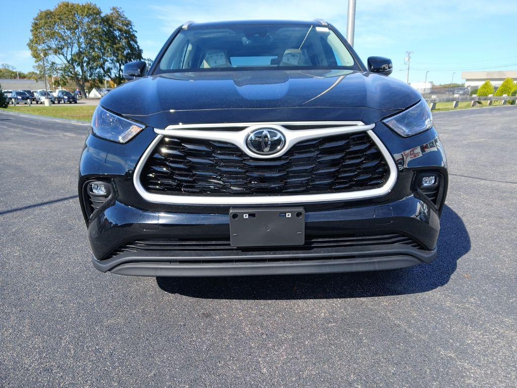 new 2025 Toyota Highlander Hybrid car, priced at $49,813