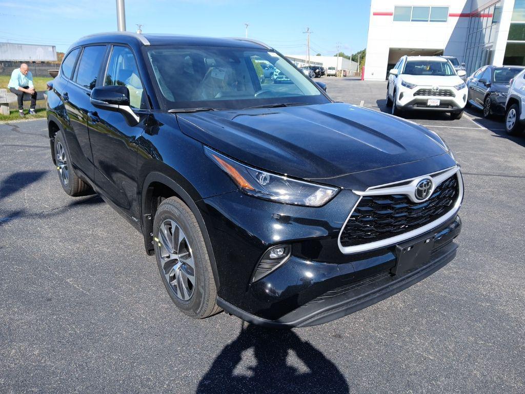 new 2025 Toyota Highlander Hybrid car, priced at $49,813