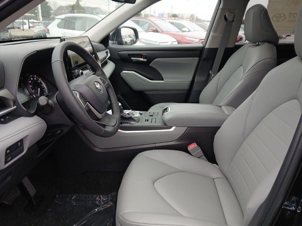 new 2026 Toyota Highlander car, priced at $48,673