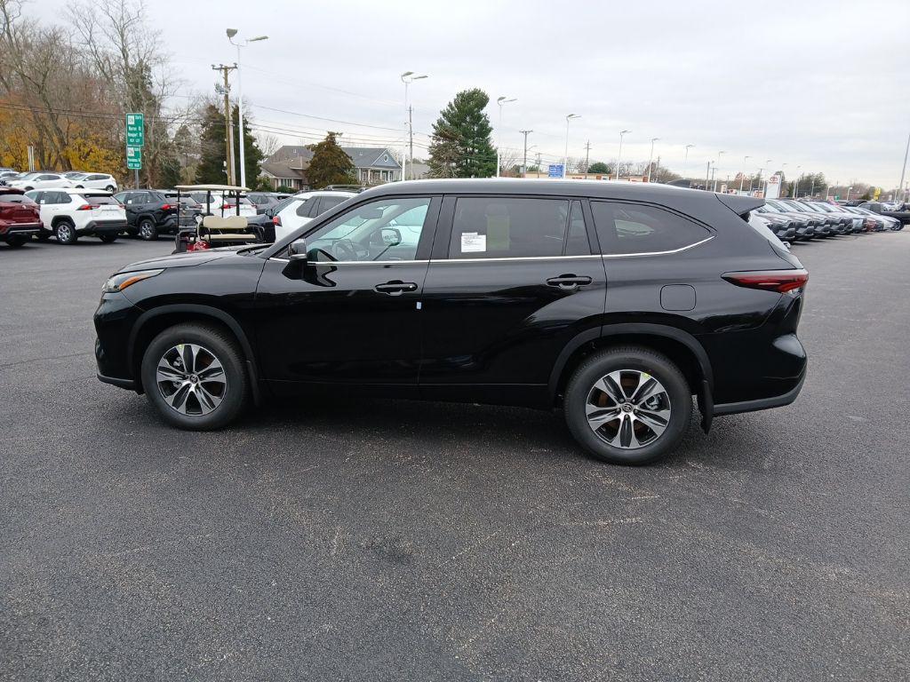 new 2026 Toyota Highlander car, priced at $48,673