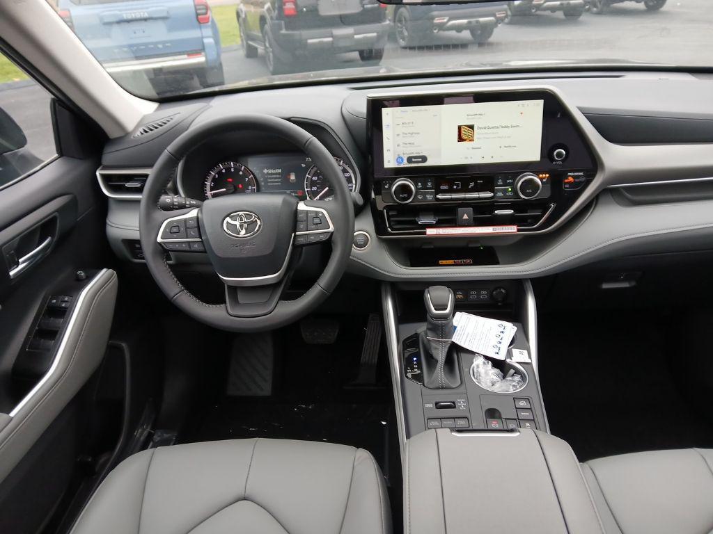 new 2026 Toyota Highlander car, priced at $48,673