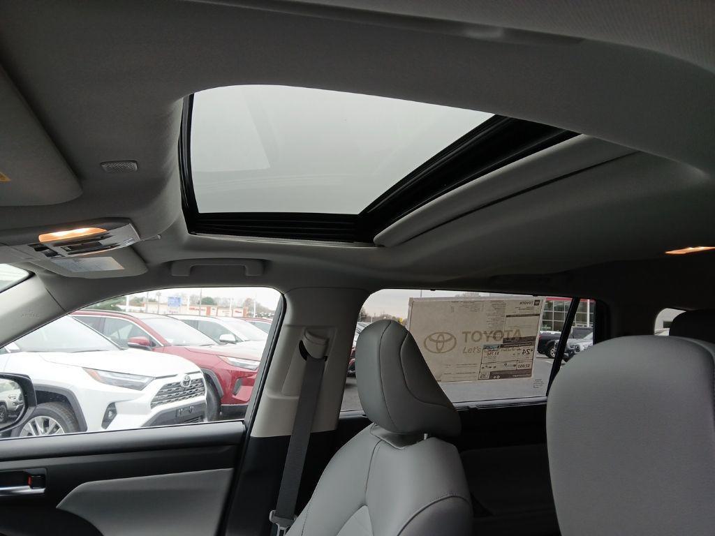 new 2026 Toyota Highlander car, priced at $48,673