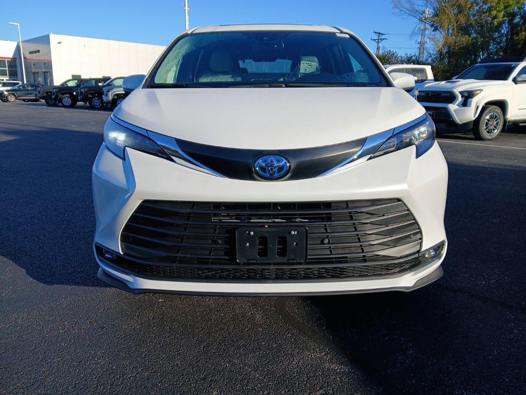 new 2025 Toyota Sienna car, priced at $49,785