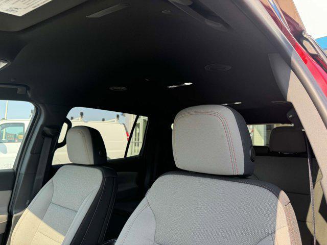new 2025 Chevrolet Traverse car, priced at $43,800