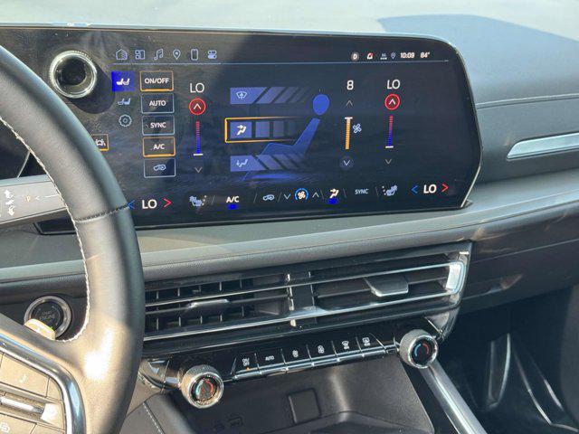 used 2025 Chevrolet Traverse car, priced at $37,900