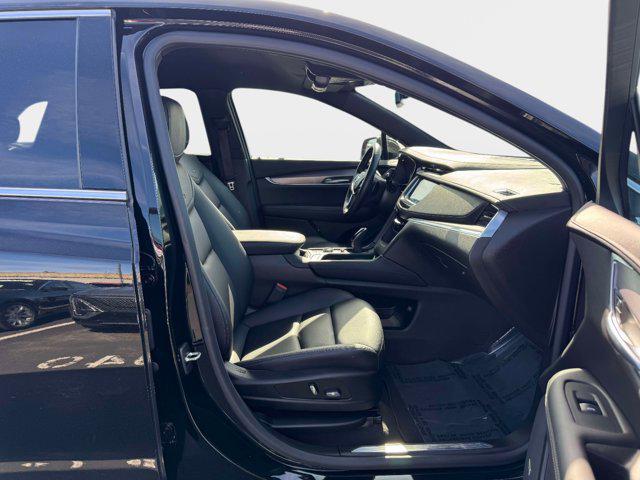 used 2023 Cadillac XT5 car, priced at $28,400