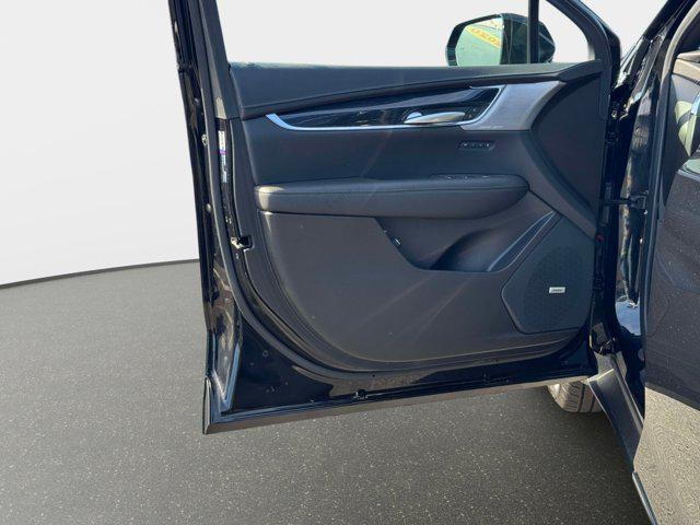 used 2025 Cadillac XT5 car, priced at $44,000