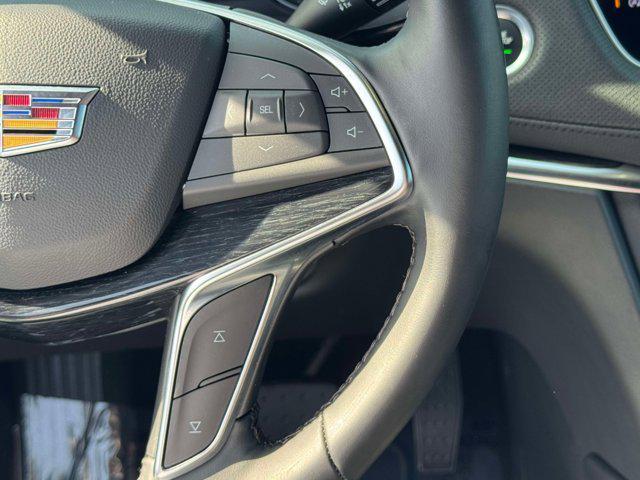 used 2025 Cadillac XT5 car, priced at $44,000