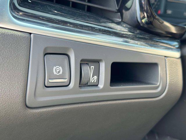 used 2025 Cadillac XT5 car, priced at $44,000