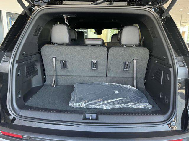 new 2025 Chevrolet Traverse car, priced at $51,035