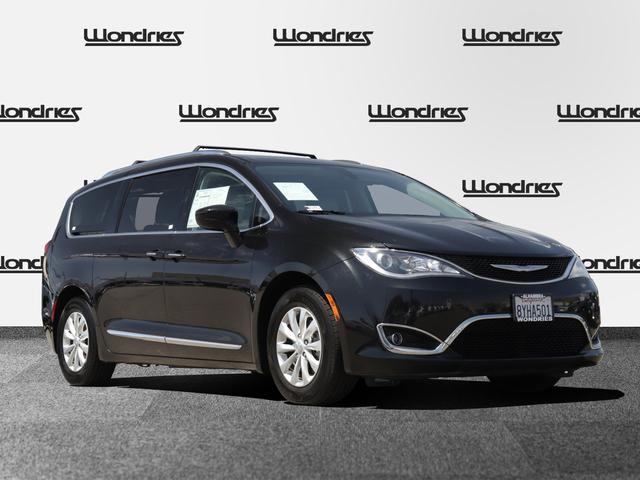 used 2018 Chrysler Pacifica car, priced at $15,795
