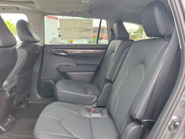 new 2025 Toyota Highlander Hybrid car, priced at $54,482