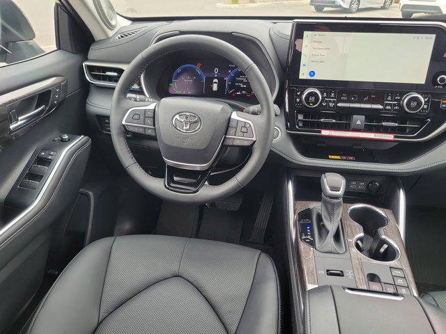 new 2025 Toyota Highlander Hybrid car, priced at $54,482