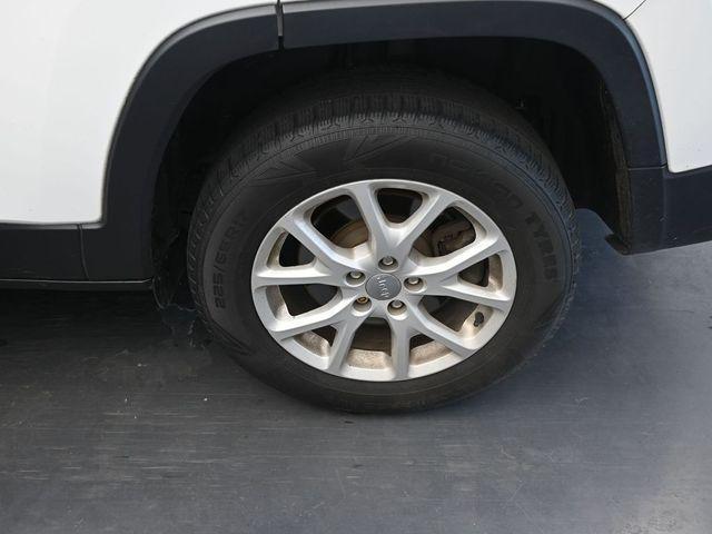 used 2017 Jeep Cherokee car, priced at $4,999