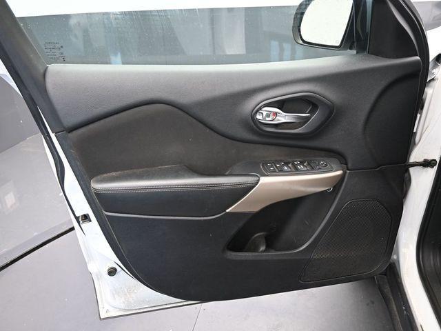 used 2017 Jeep Cherokee car, priced at $4,999