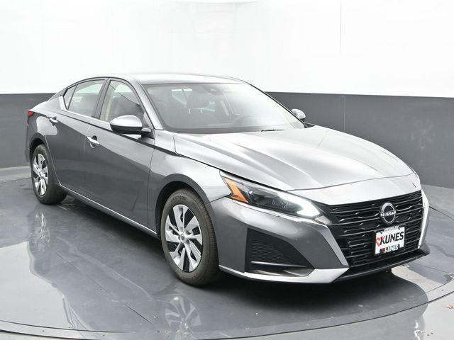 used 2023 Nissan Altima car, priced at $18,889