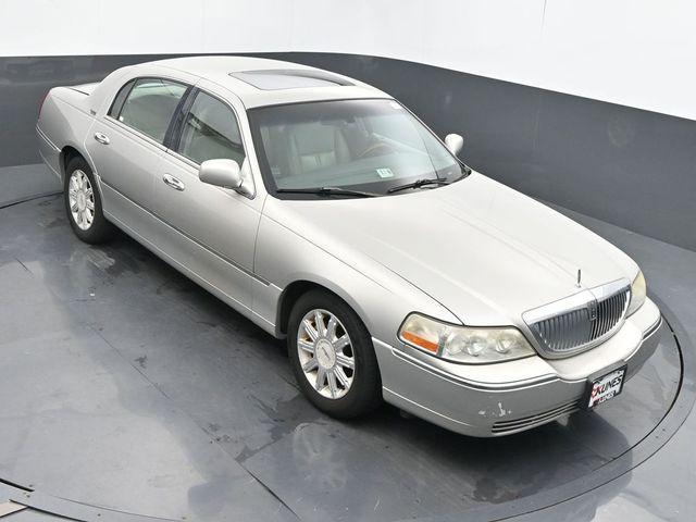 used 2007 Lincoln Town Car car, priced at $6,950
