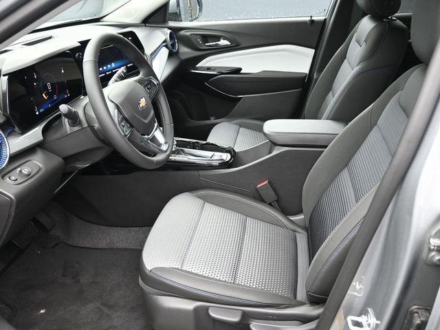 new 2025 Chevrolet Trax car, priced at $23,745
