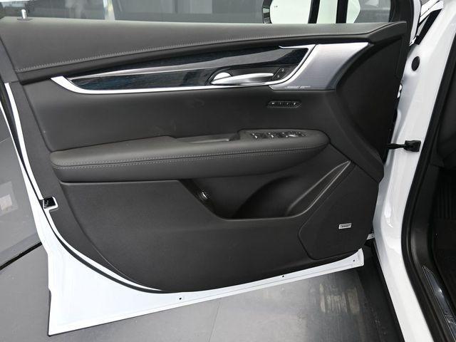 new 2025 Cadillac XT5 car, priced at $61,560