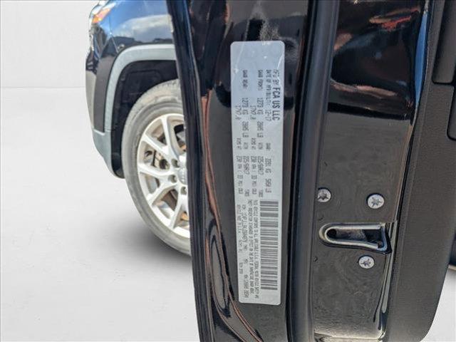 used 2018 Jeep Cherokee car, priced at $13,669
