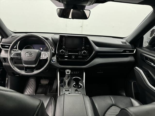 used 2022 Toyota Highlander car, priced at $41,998